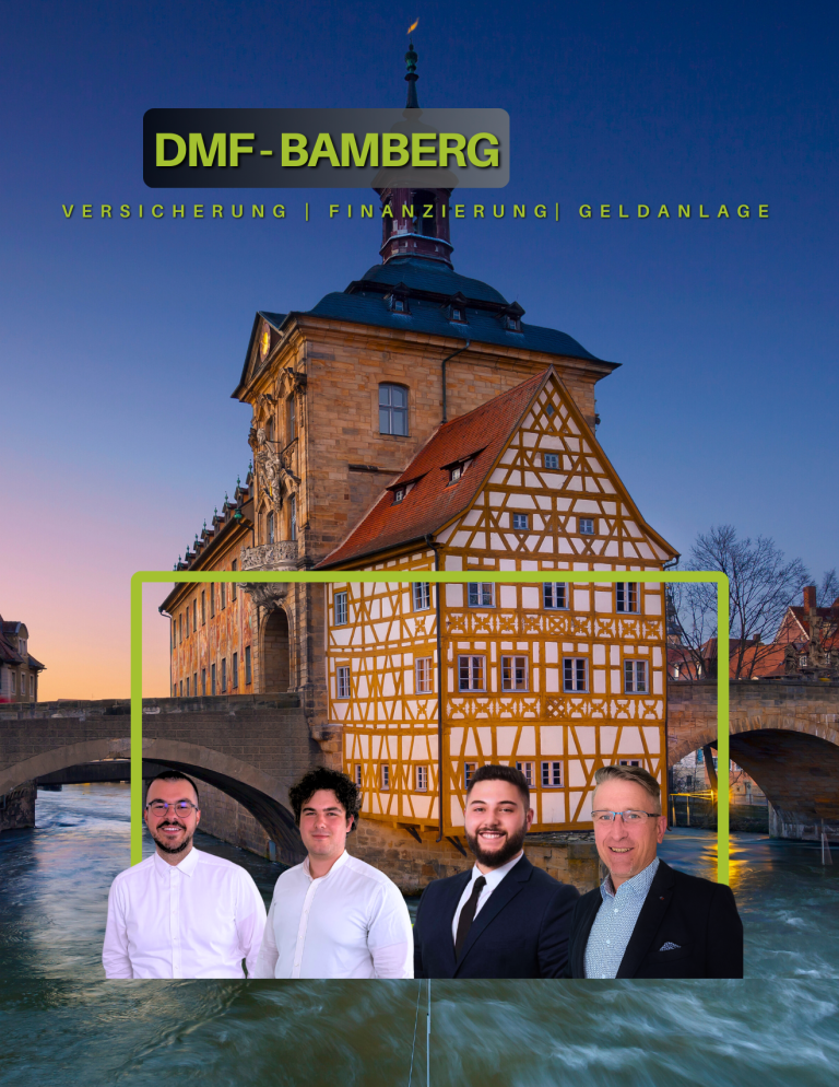 Vier Personen vor einem historischen Gebäude in Bamberg bei Sonnenuntergang.